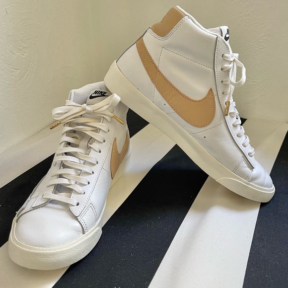 Men’s Nike Blazer Mid ‘77 Vintage Sneaker - Picture 1 of 11